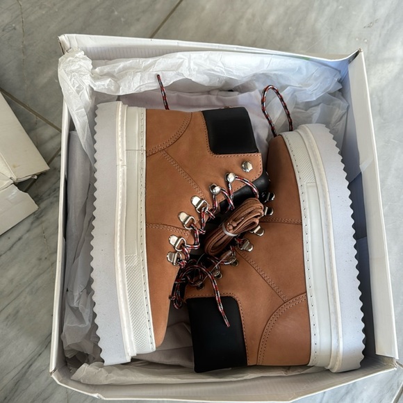 NIB SCHUTZ Marlua Waterproof platform lace up boots - Picture 2 of 9